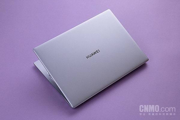 This phone will be your most “plus” partner on the trip home in the New year