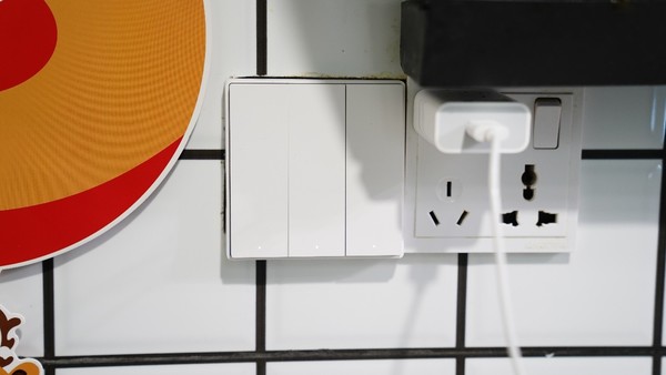 You don’t have to do it at will, and this experience is in the Aqara smart home model room.