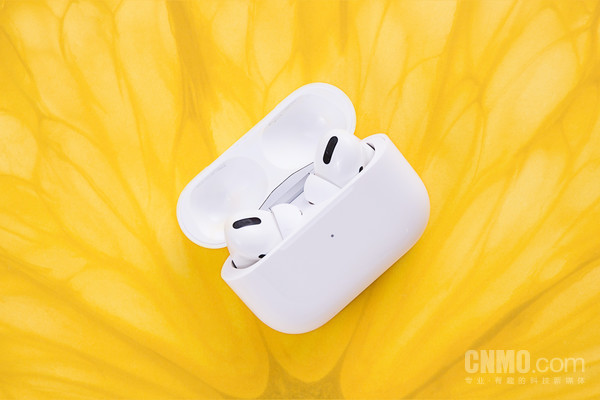 You must need AirPods Pro to enjoy the beauty of music in the hustle and bustle.