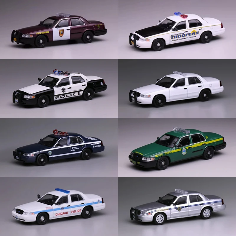 596 MODEL 1:64 Scale alloy car model  Crown CV  POLICE